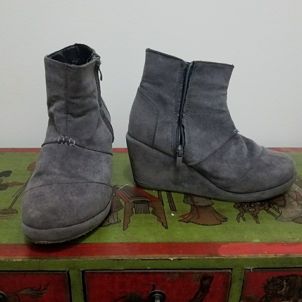Wedge shoes
